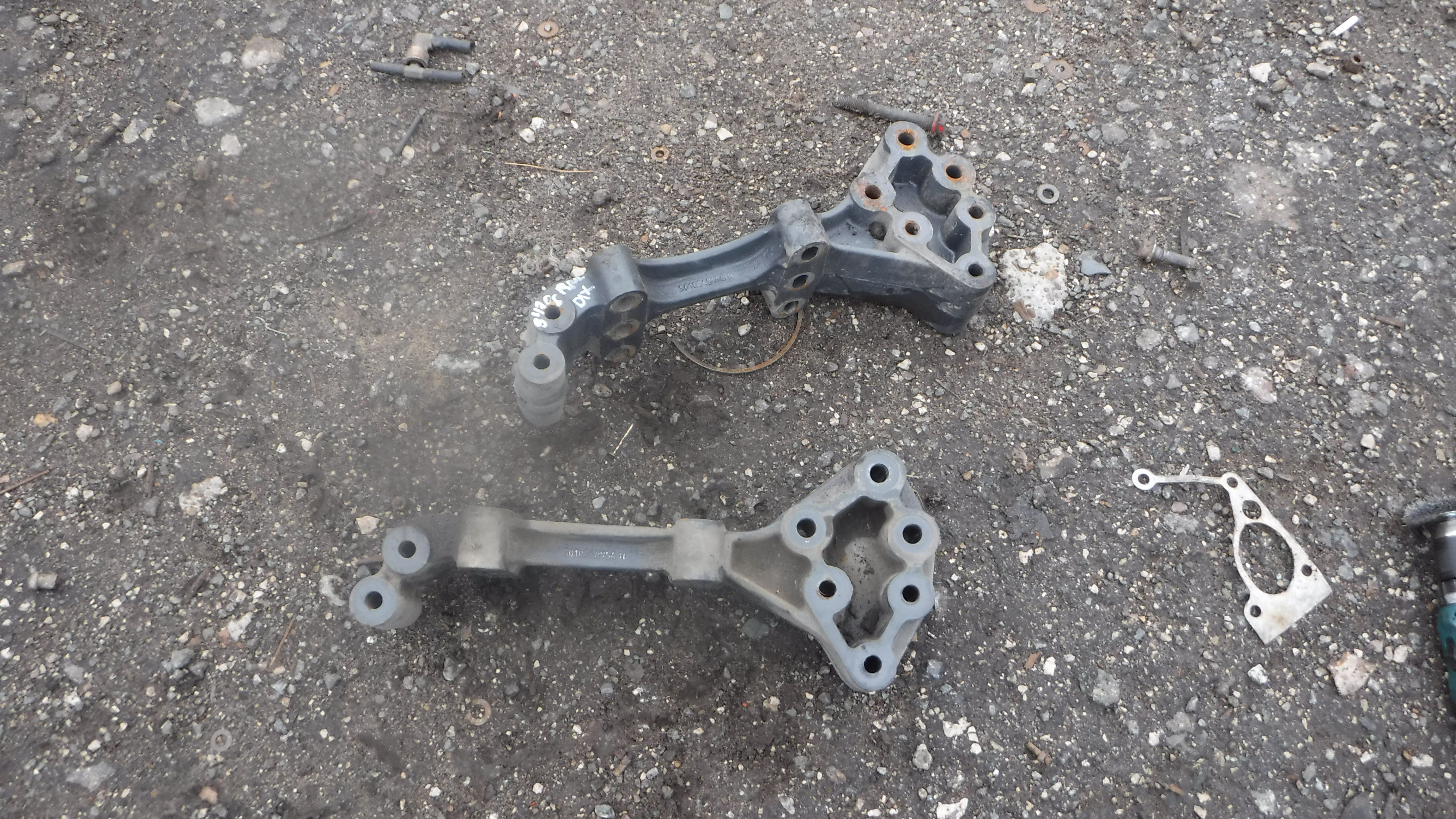 Кронштейн подвески кабины задний 5010548956 Renault Magnum DXI12 2005